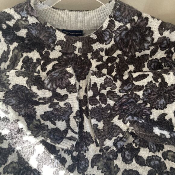 Democracy Gray Mohair Blend Pullover Blue Floral Long Bell Sleeve Sweater Large - Picture 7 of 9